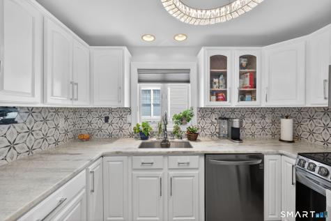 7 Edge Hill Road East Lyme CT 06357