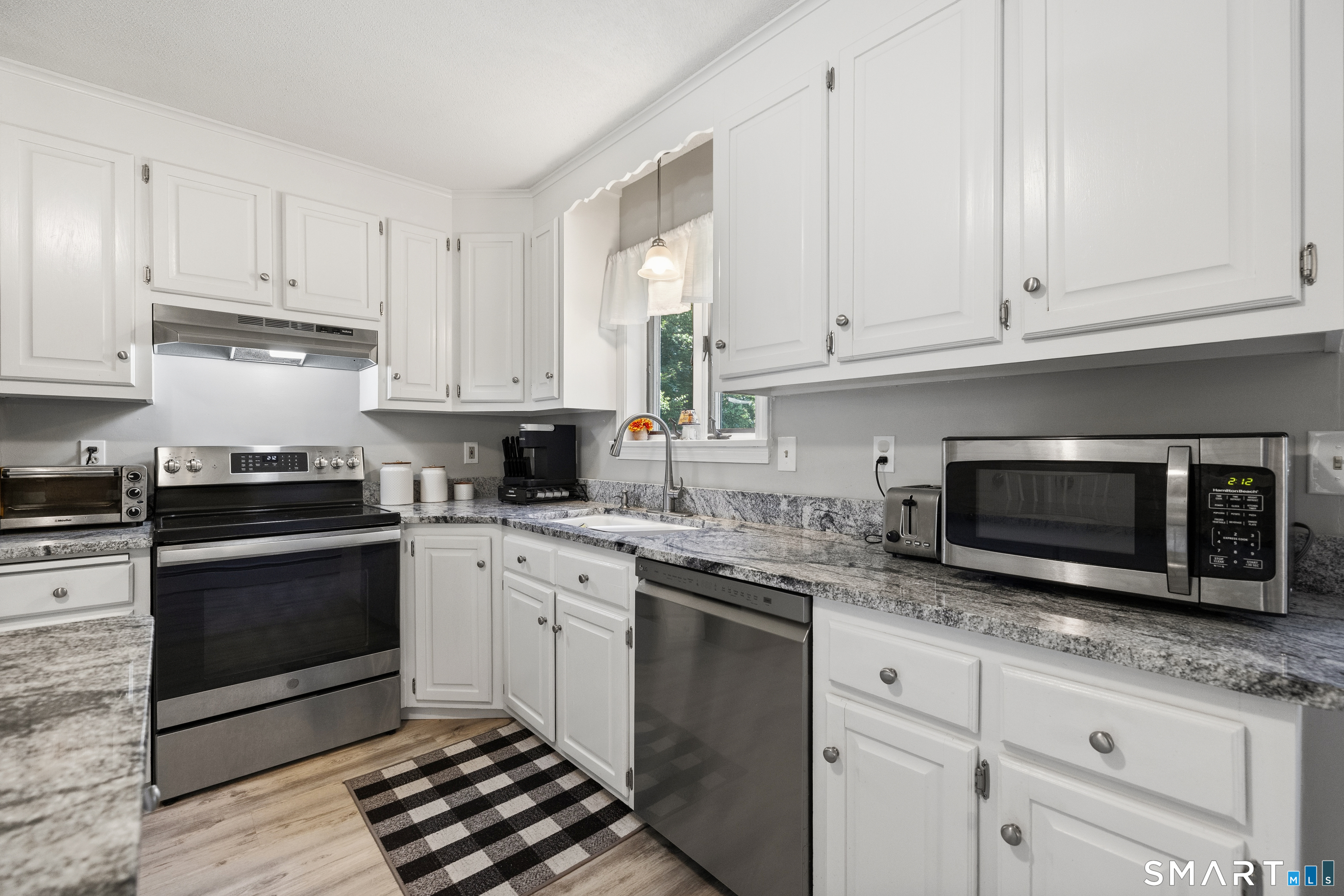87 Windrush Lane Hebron CT 06248