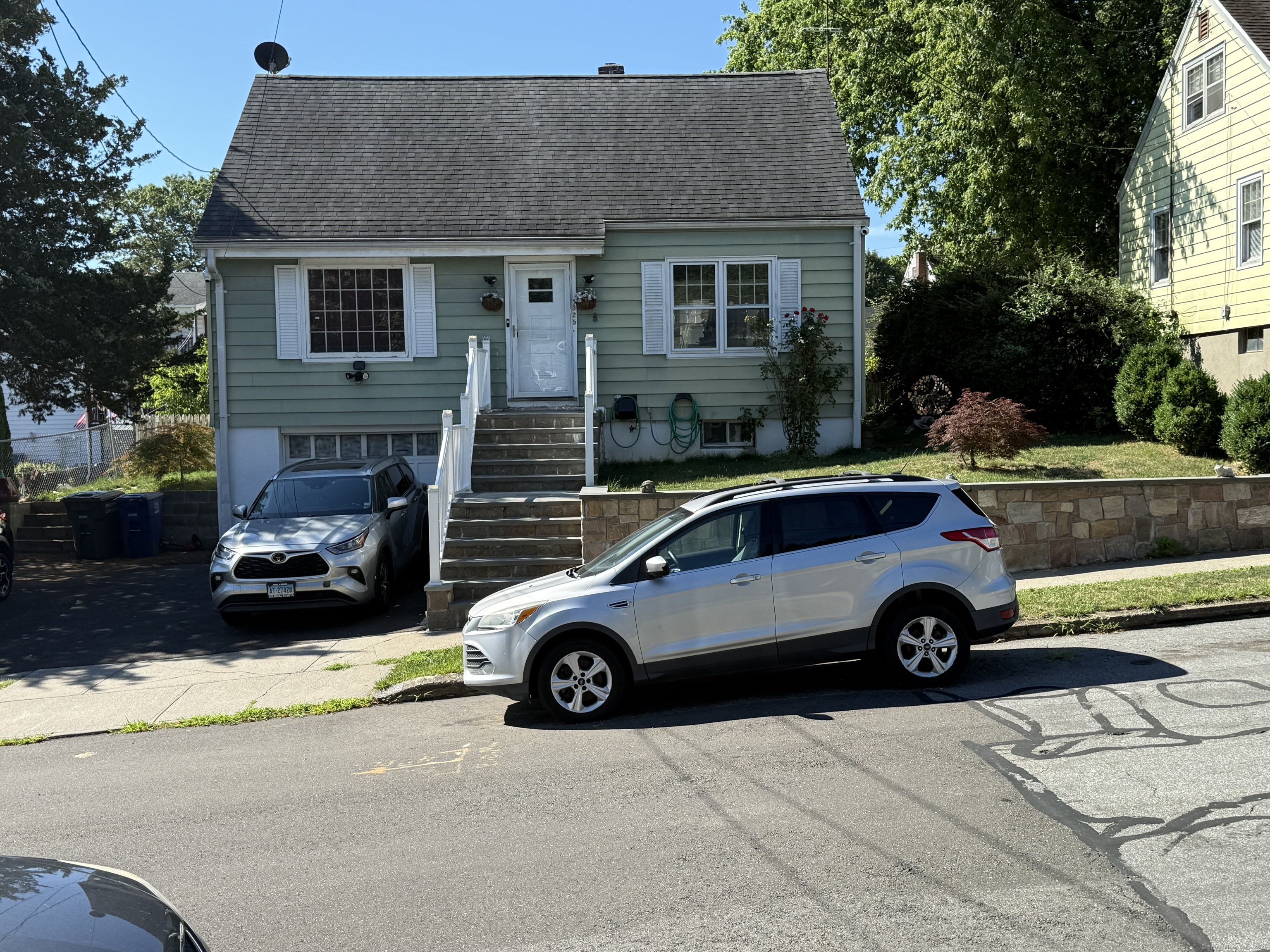 325 Goldenrod Avenue Bridgeport CT 06606