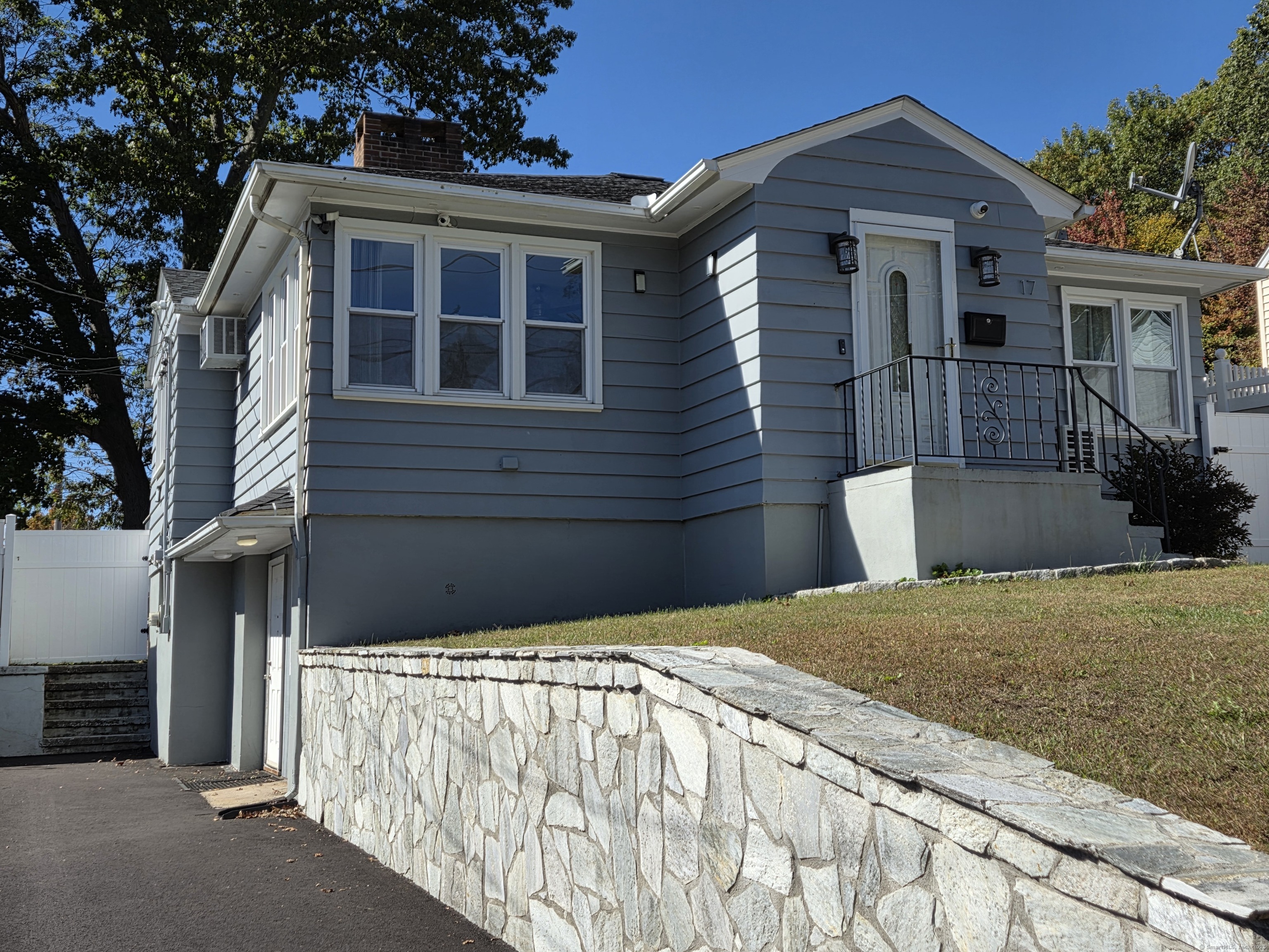 17 Capitol Avenue Waterbury CT 06705
