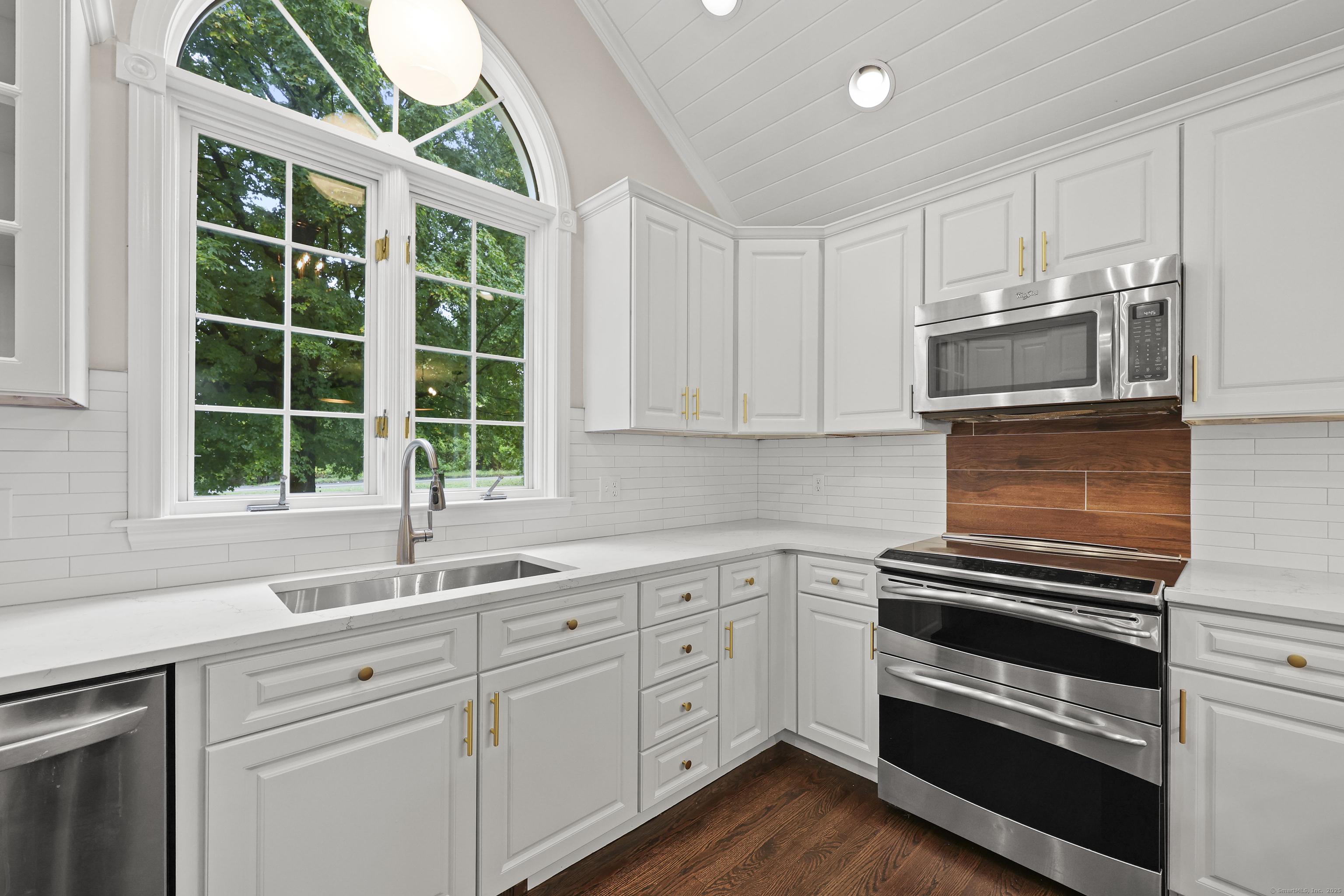 643 Burnham West Street Manchester CT 06042