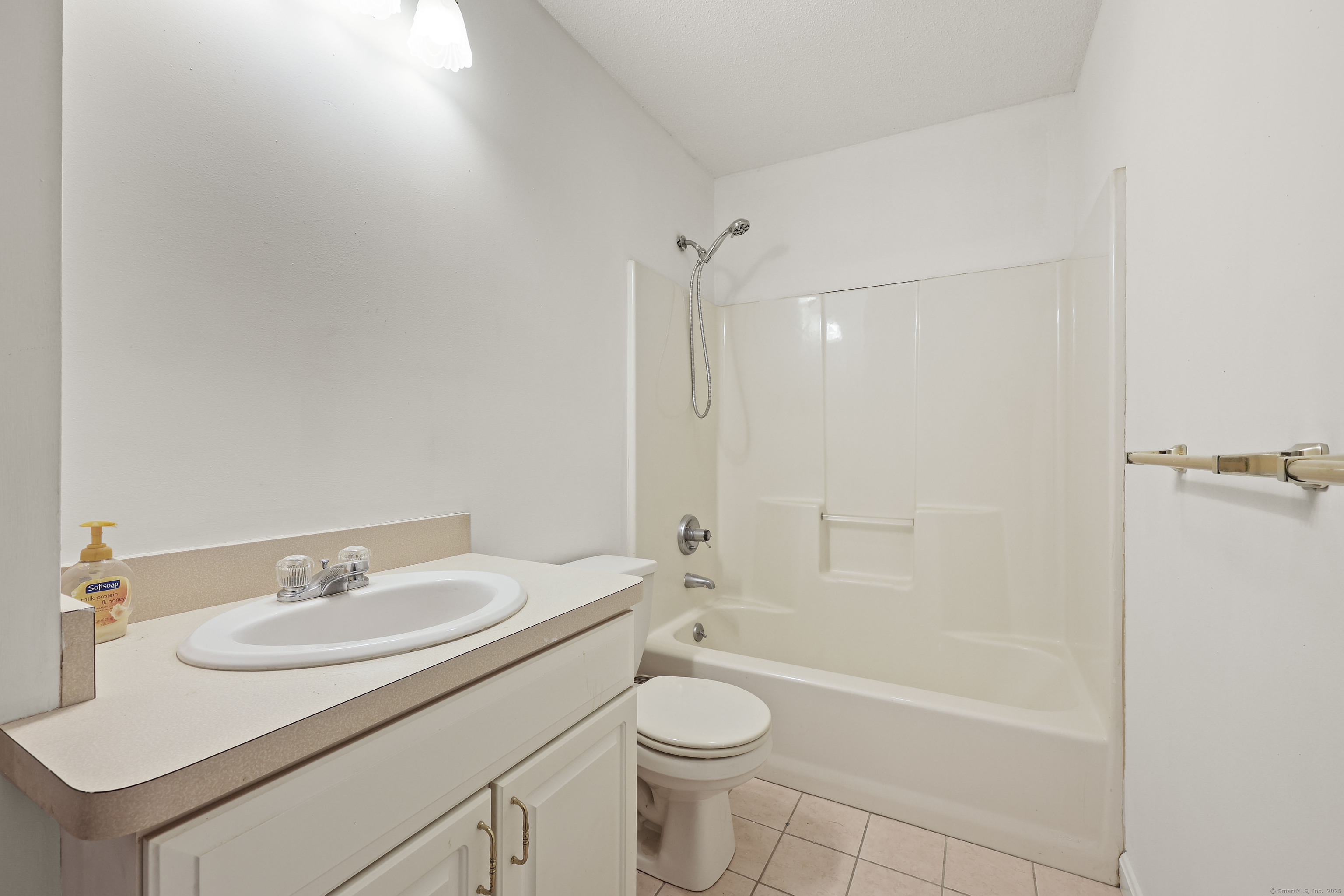 643 Burnham West Street Manchester CT 06042