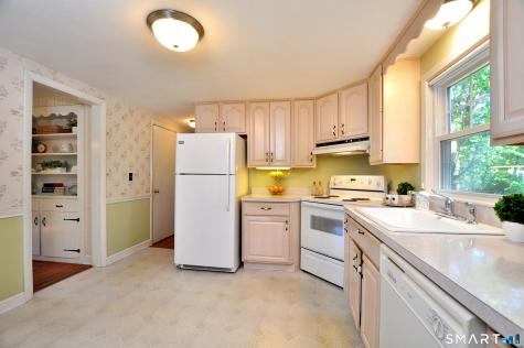 5 Robin Road Simsbury CT 06070