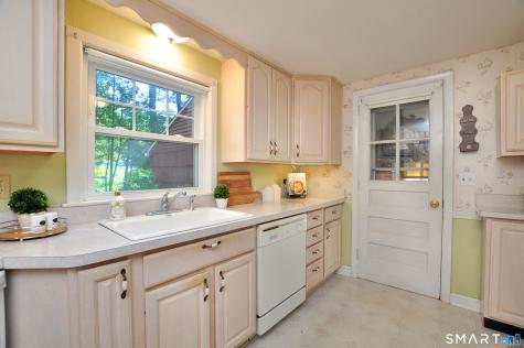 5 Robin Road Simsbury CT 06070