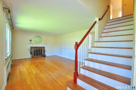 5 Robin Road Simsbury CT 06070