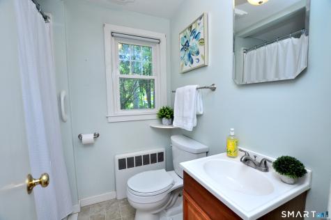 5 Robin Road Simsbury CT 06070