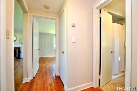 5 Robin Road Simsbury CT 06070