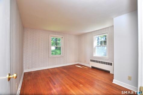 5 Robin Road Simsbury CT 06070