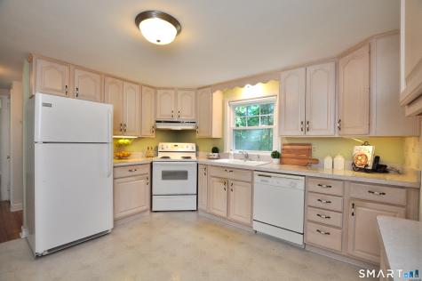 5 Robin Road Simsbury CT 06070