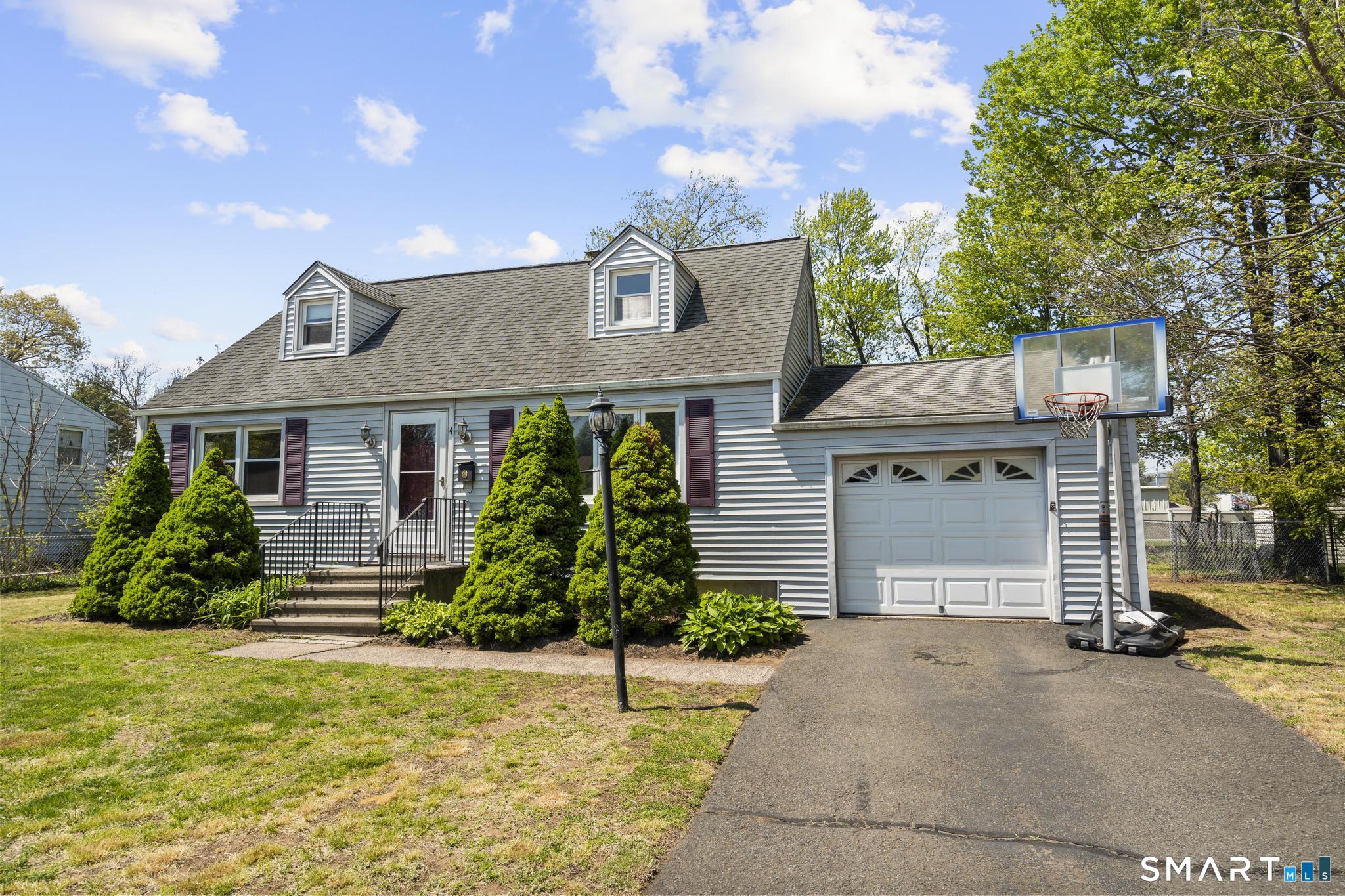 4 Bowen Road North Haven CT 06473