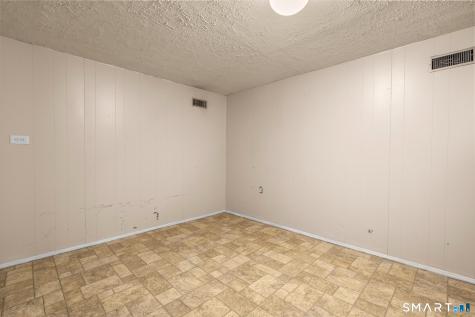 4 Bowen Road North Haven CT 06473