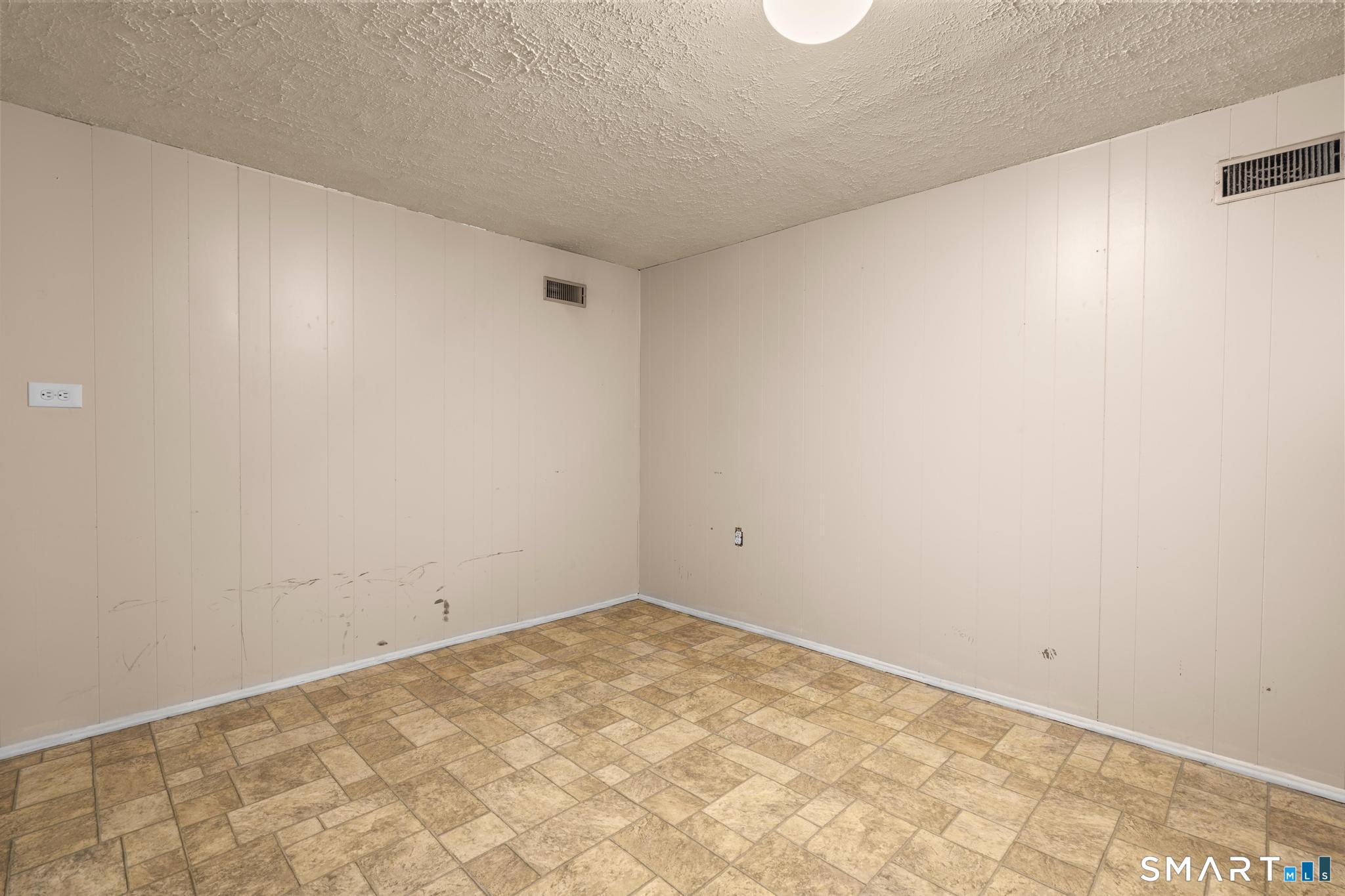 4 Bowen Road North Haven CT 06473