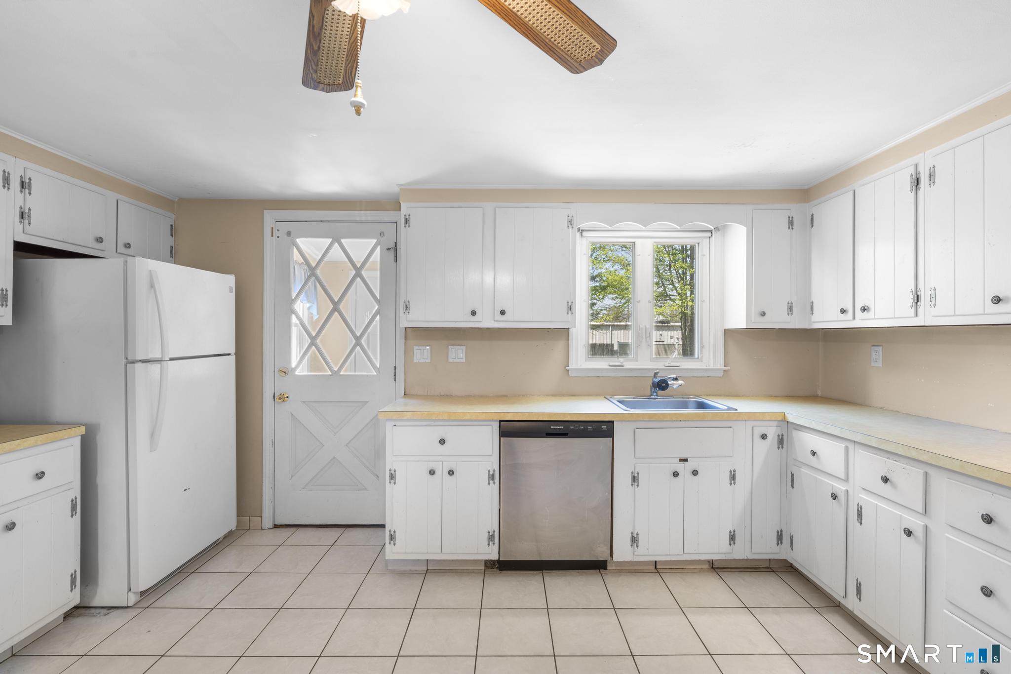 4 Bowen Road North Haven CT 06473
