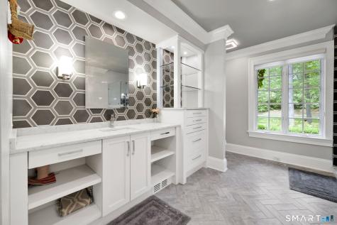 14 Robkins Road Avon CT 06001