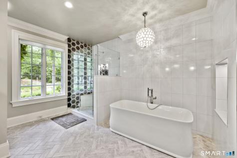 14 Robkins Road Avon CT 06001