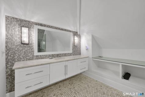 14 Robkins Road Avon CT 06001