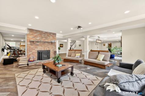 14 Robkins Road Avon CT 06001
