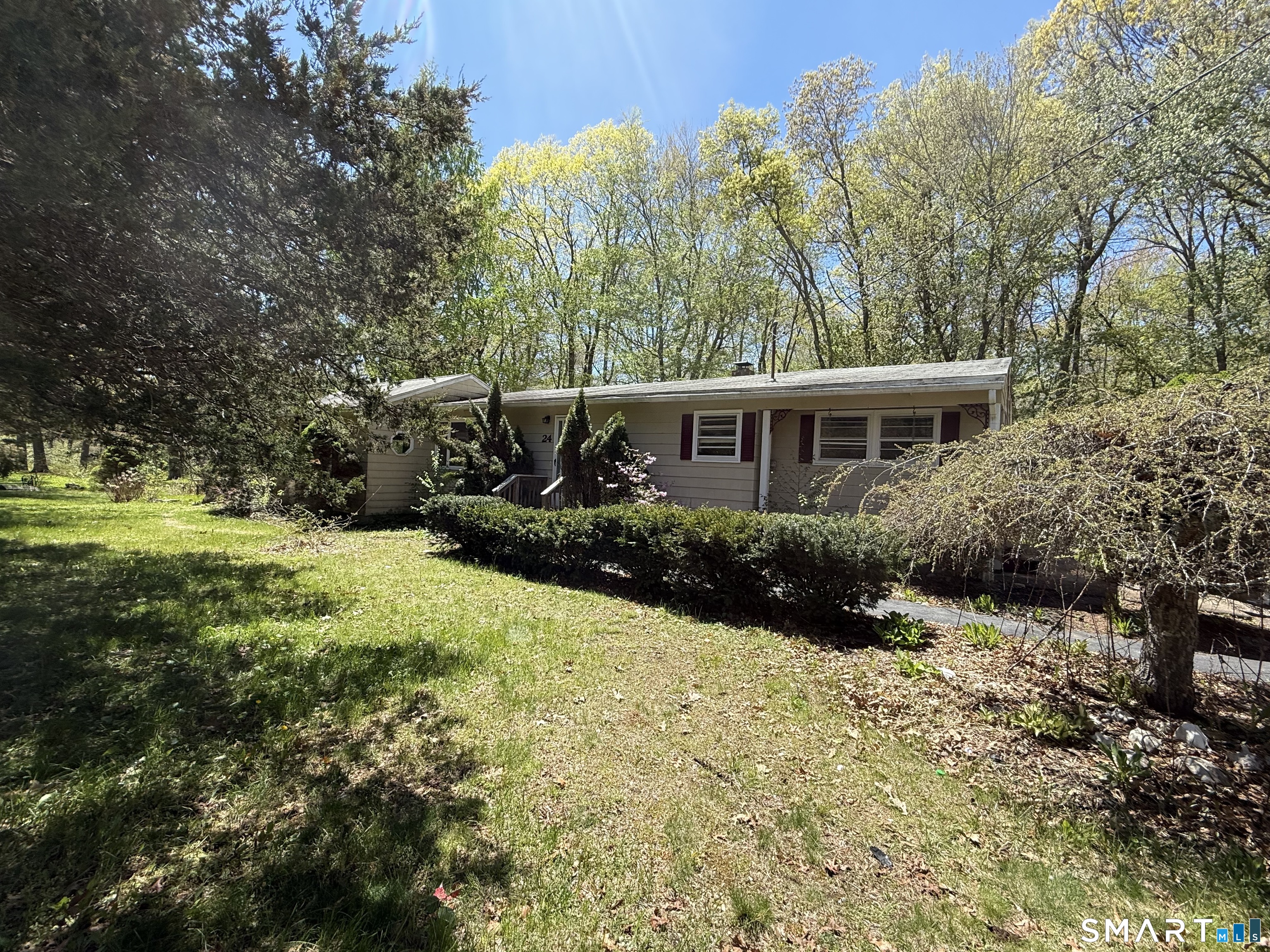 24 Oak Road Montville CT 06370