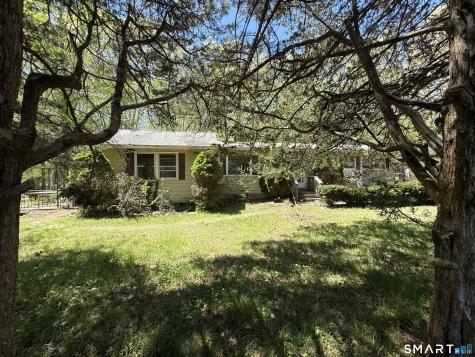 24 Oak Road Montville CT 06370