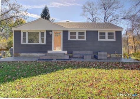 38 Pond Drive North Stonington CT 06359