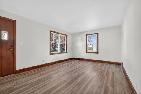 8 Quinebaug Road Norwich CT 06360