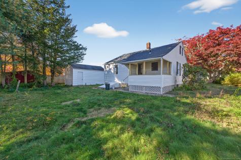 8 Quinebaug Road Norwich CT 06360