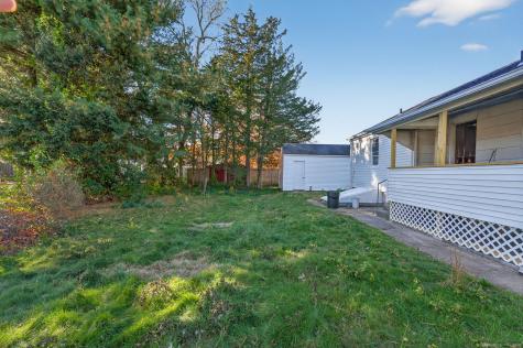 8 Quinebaug Road Norwich CT 06360