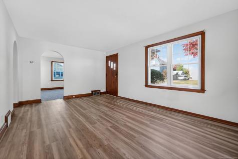 8 Quinebaug Road Norwich CT 06360