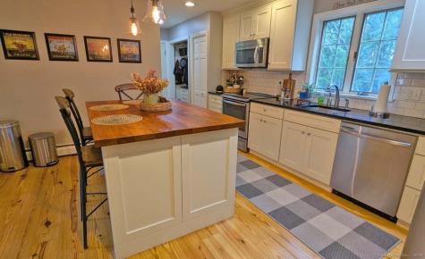 11 Nutmeg Lane East Hampton CT 06424