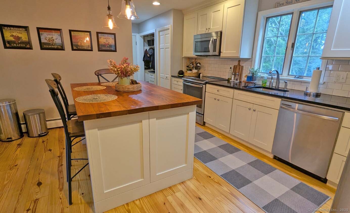 11 Nutmeg Lane East Hampton CT 06424