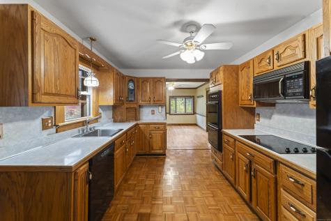 16 Settlers Lane Newtown CT 06482