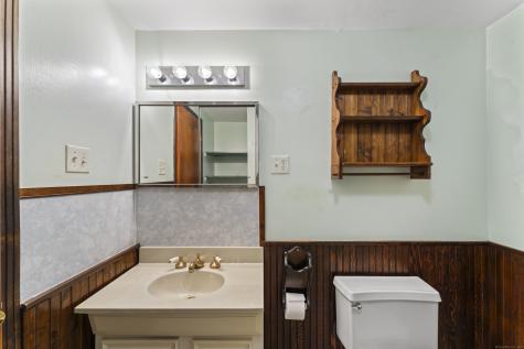 16 Settlers Lane Newtown CT 06482