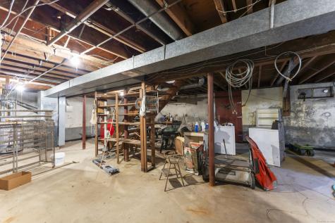 16 Settlers Lane Newtown CT 06482