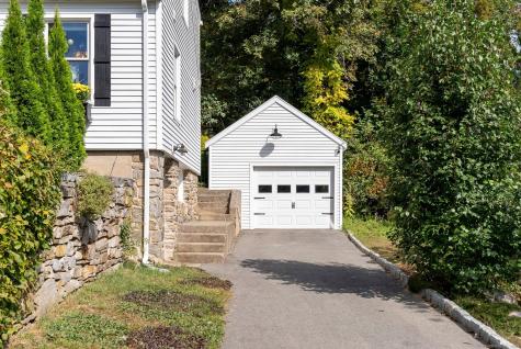 16 Parker Terrace Essex CT 06426