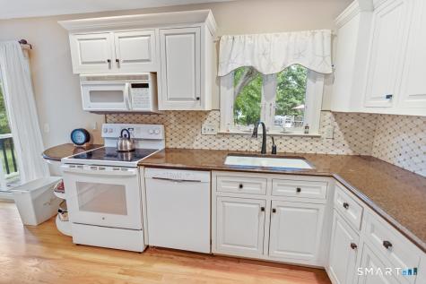 2 Hill Top View Clinton CT 06413