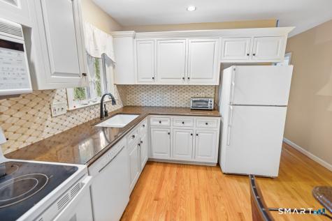 2 Hill Top View Clinton CT 06413