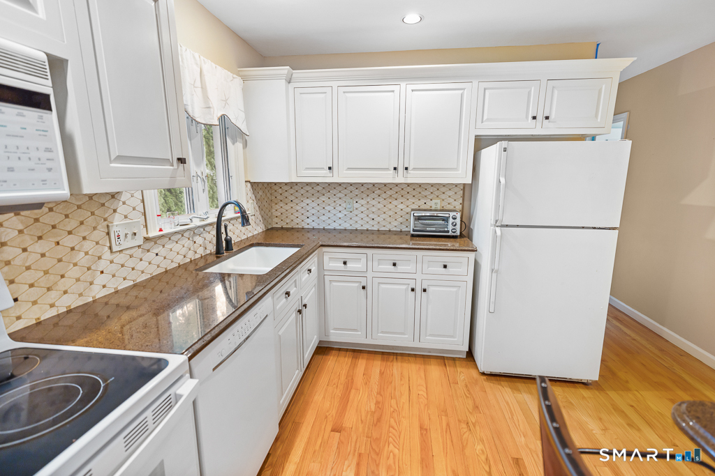 2 Hill Top View Clinton CT 06413