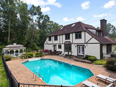 22 Hickory Hill Lane Branford CT 06405