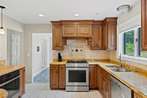 22 Hickory Hill Lane Branford CT 06405