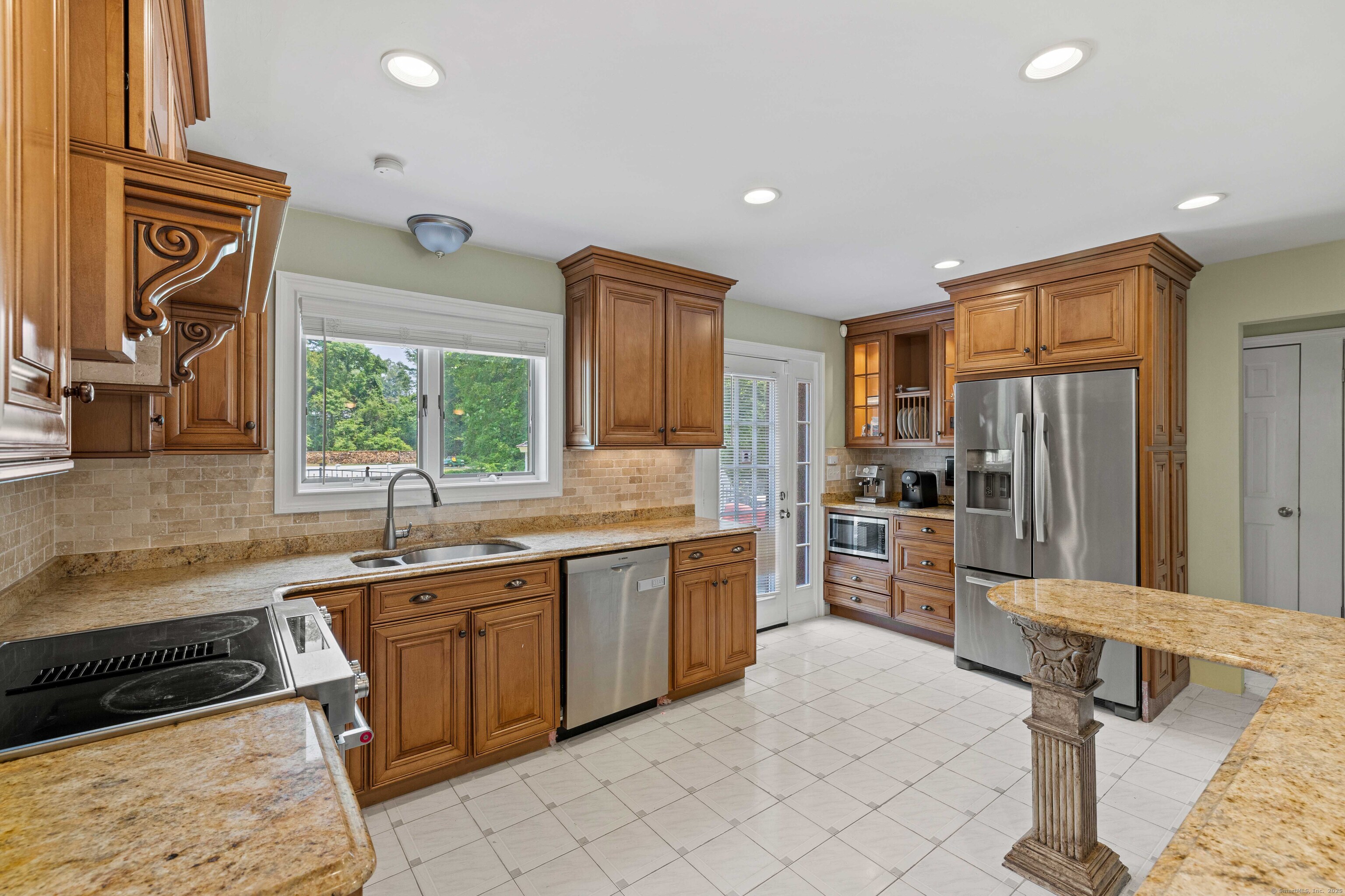 22 Hickory Hill Lane Branford CT 06405