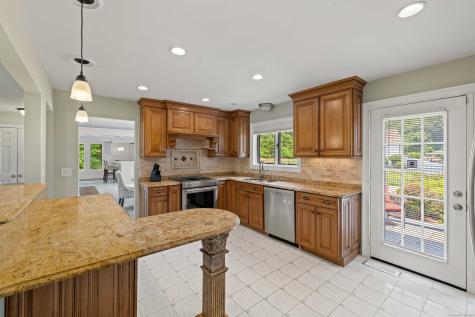 22 Hickory Hill Lane Branford CT 06405