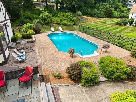 22 Hickory Hill Lane Branford CT 06405