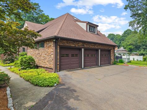 22 Hickory Hill Lane Branford CT 06405