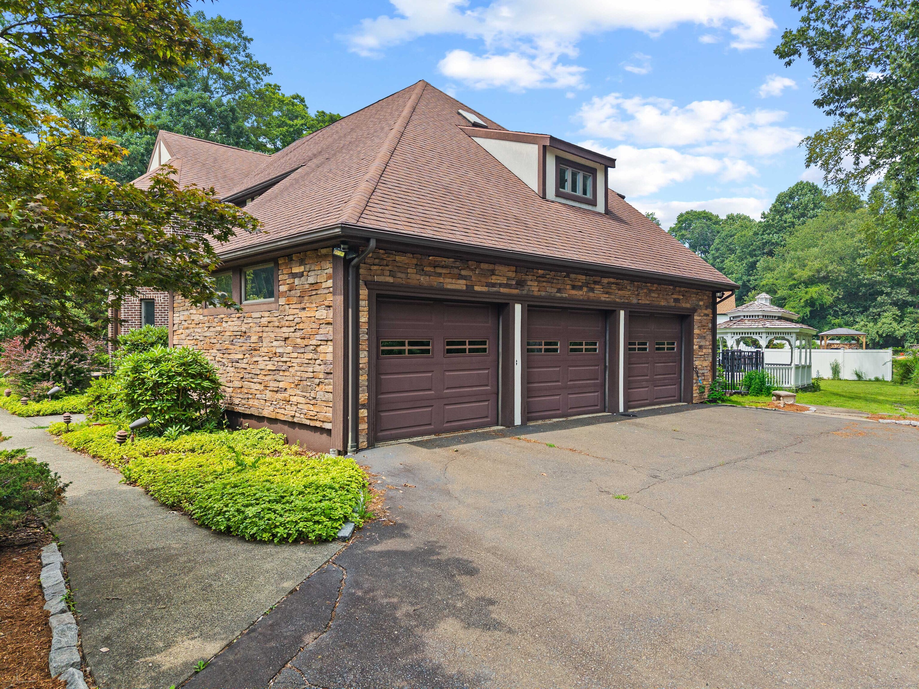 22 Hickory Hill Lane Branford CT 06405