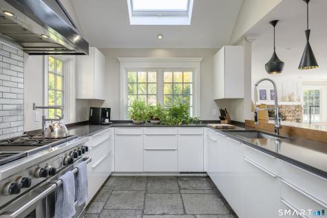 366 Hollow Tree Ridge Road Darien CT 06820