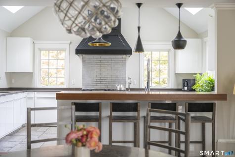 366 Hollow Tree Ridge Road Darien CT 06820