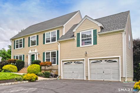 29 Commodore Hull Drive Derby CT 06418
