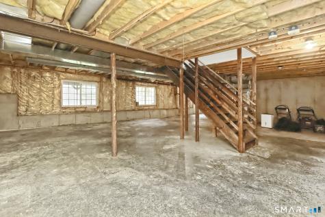 29 Commodore Hull Drive Derby CT 06418
