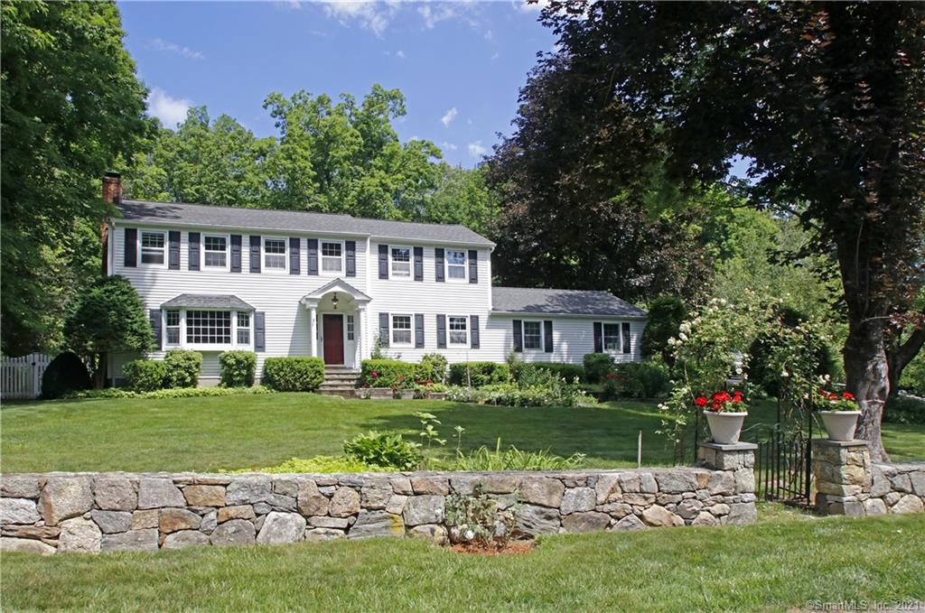 36 Grand Place Newtown CT 06470