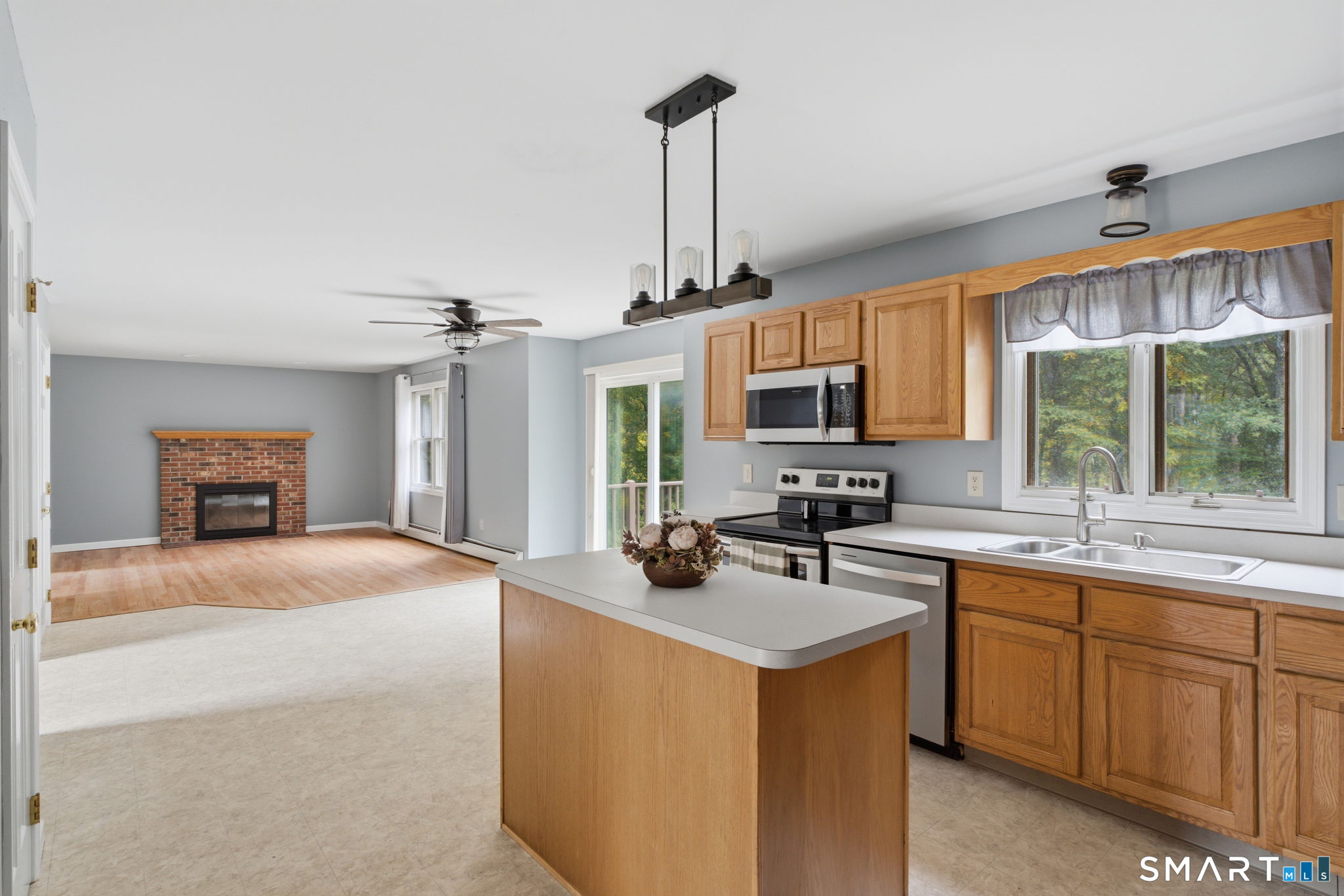 25 Carriage Drive East Hampton CT 06424